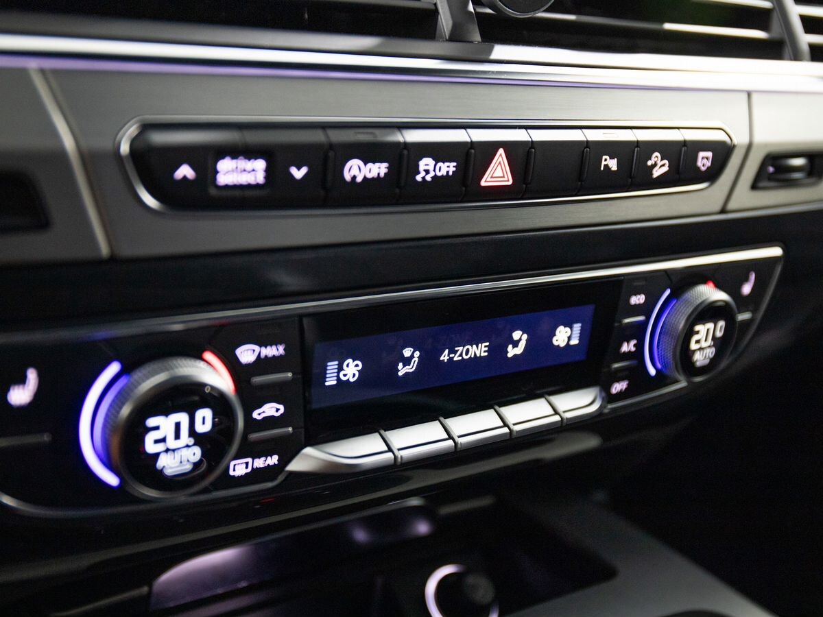 Audi Q7 2019 - фото автомобиля