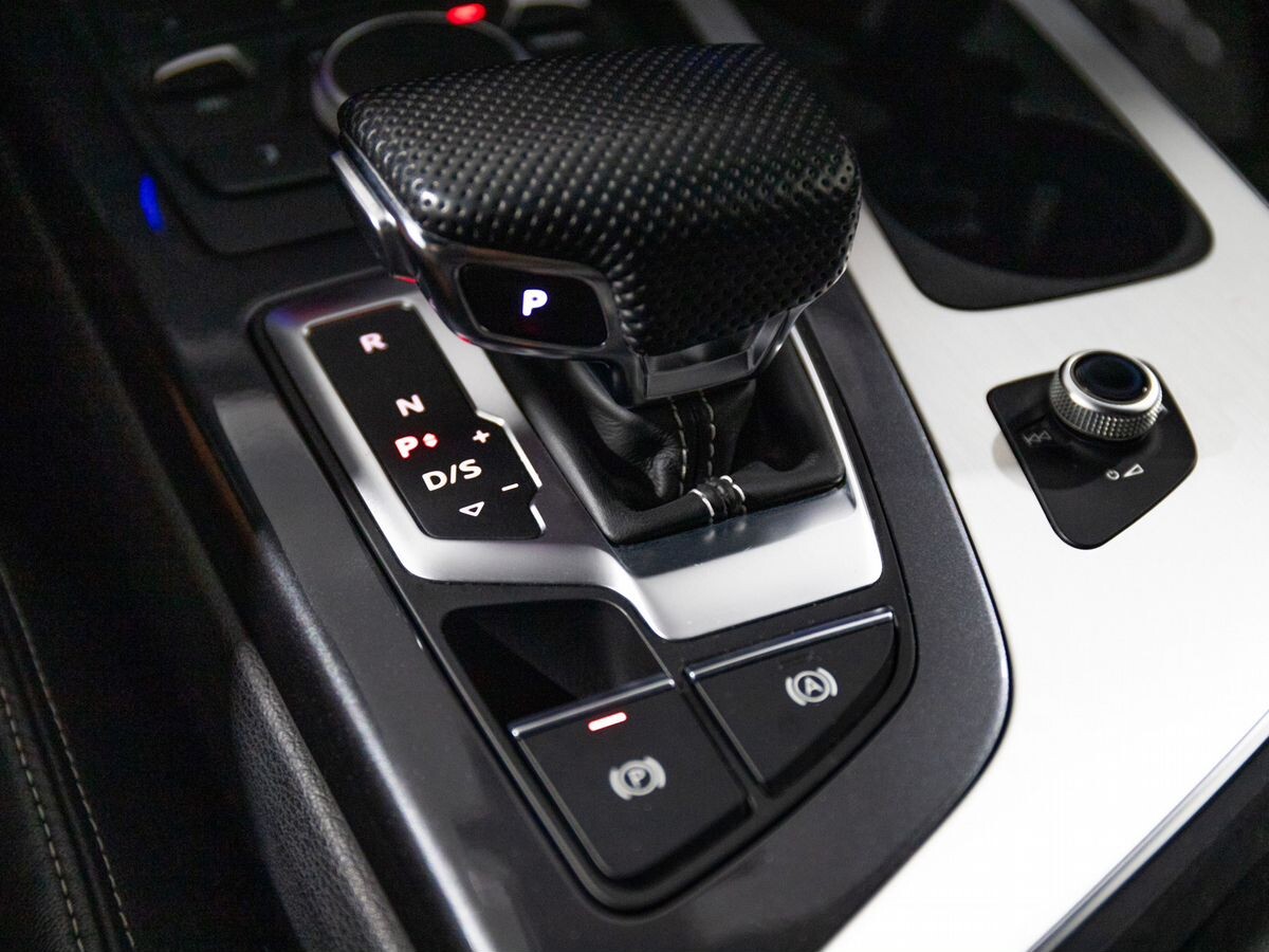 Audi Q7 2019 - фото автомобиля