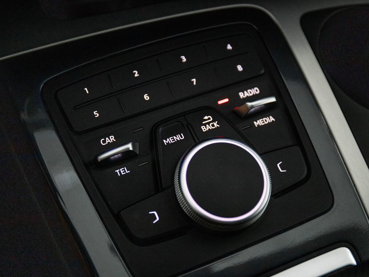 Audi Q7 2019 - фото автомобиля