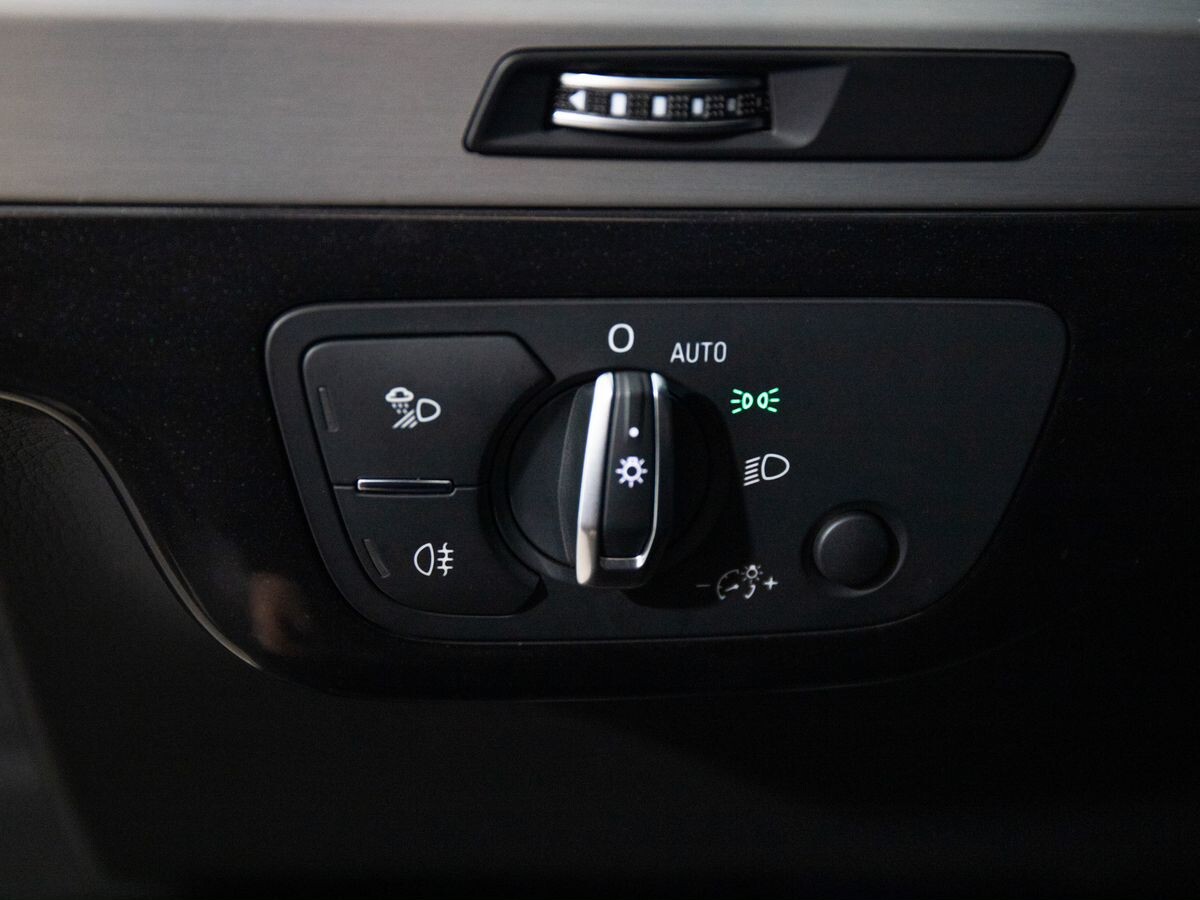 Audi Q7 2019 - фото автомобиля