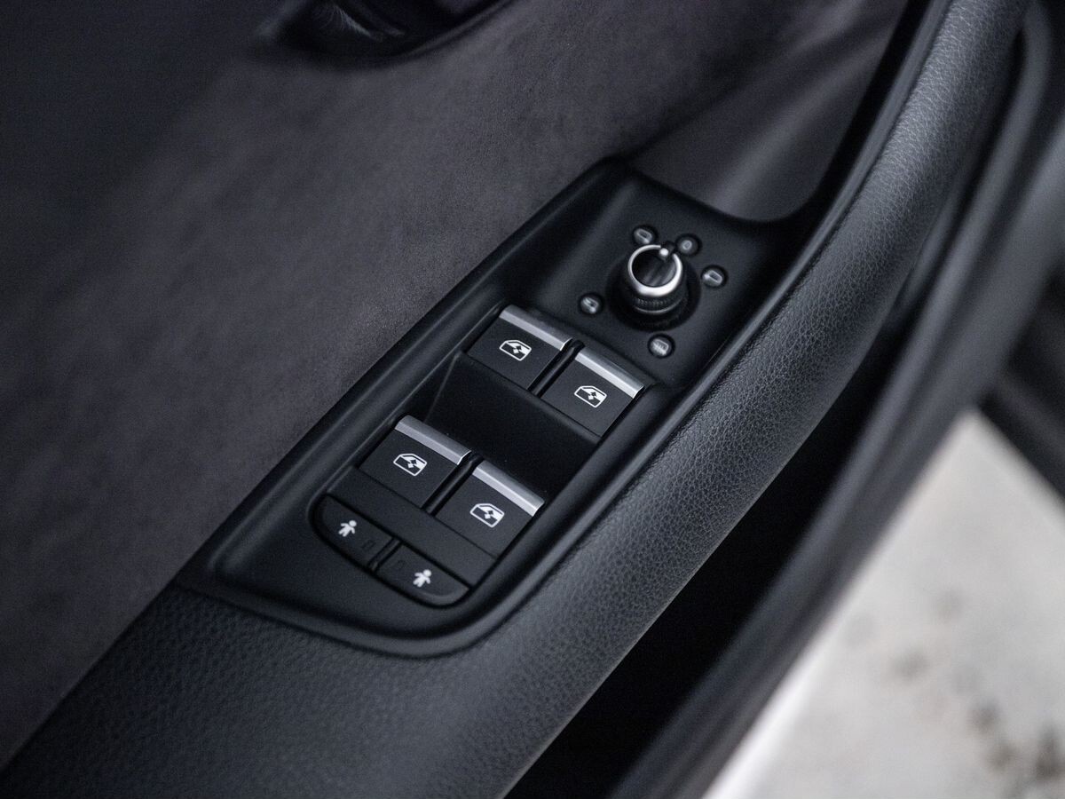 Audi Q7 2019 - фото автомобиля