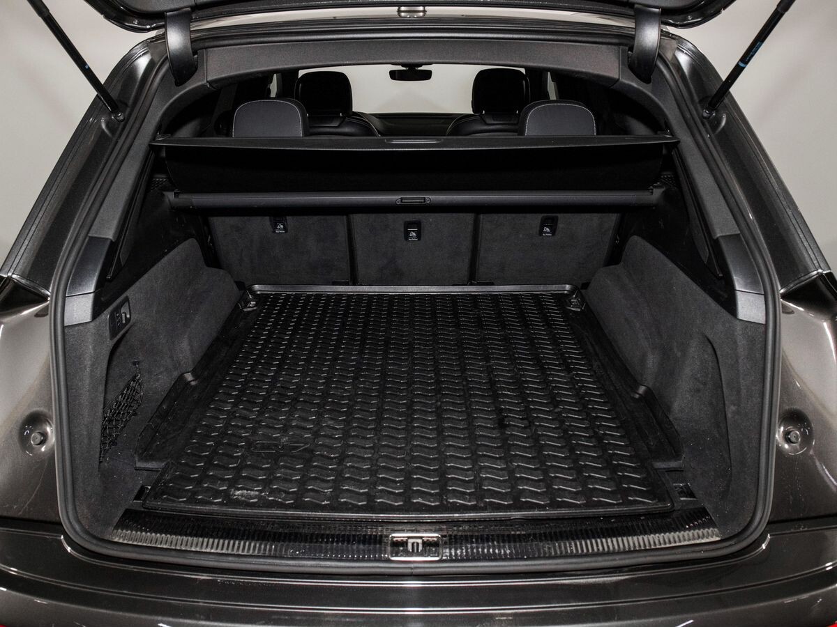Audi Q7 2019 - фото автомобиля