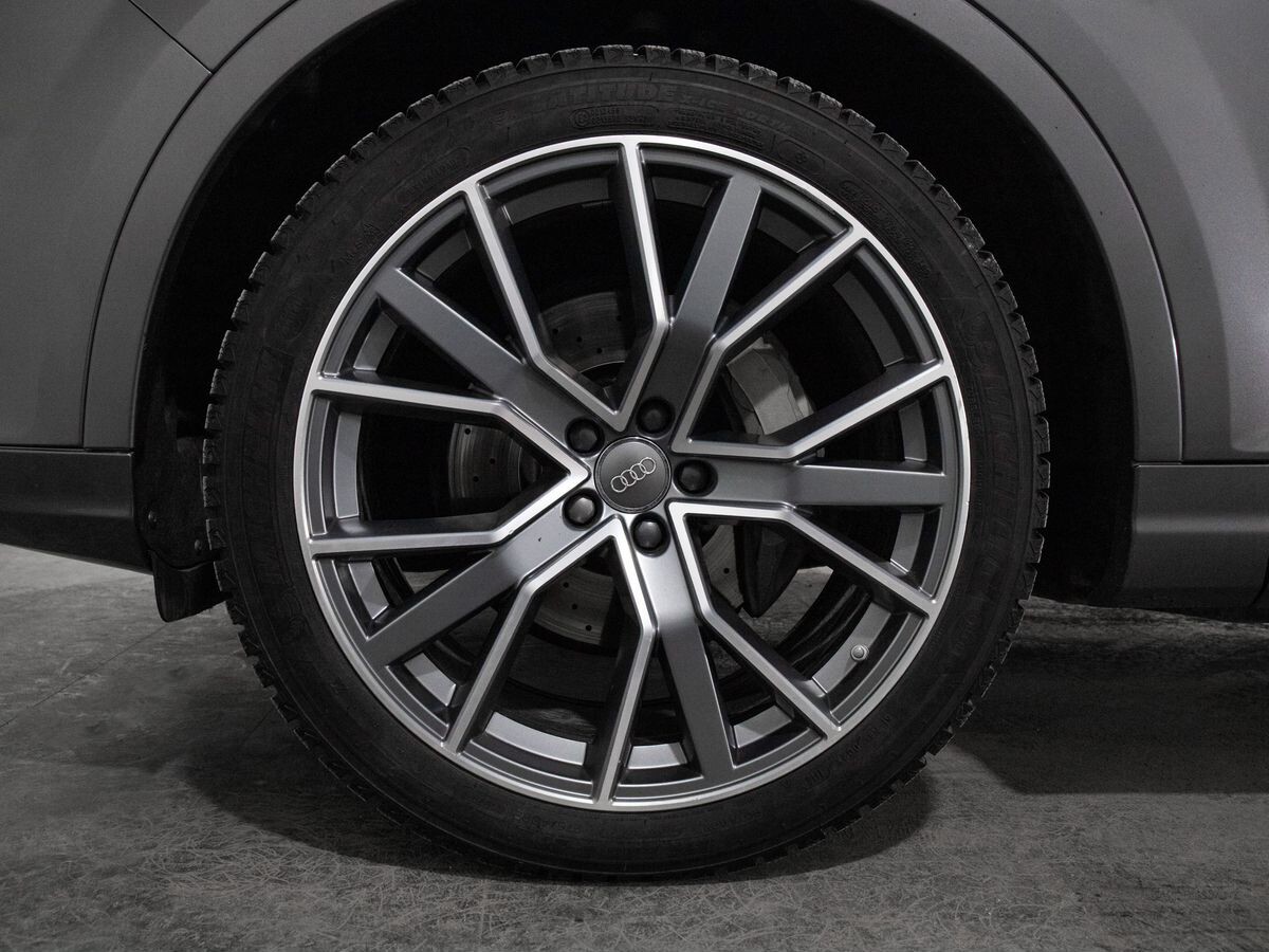 Audi Q7 2019 - фото автомобиля
