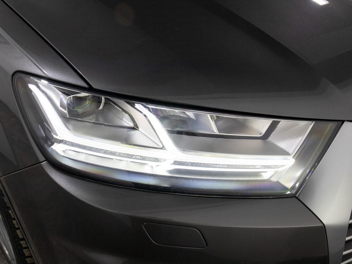 Audi Q7 2019 - фото автомобиля