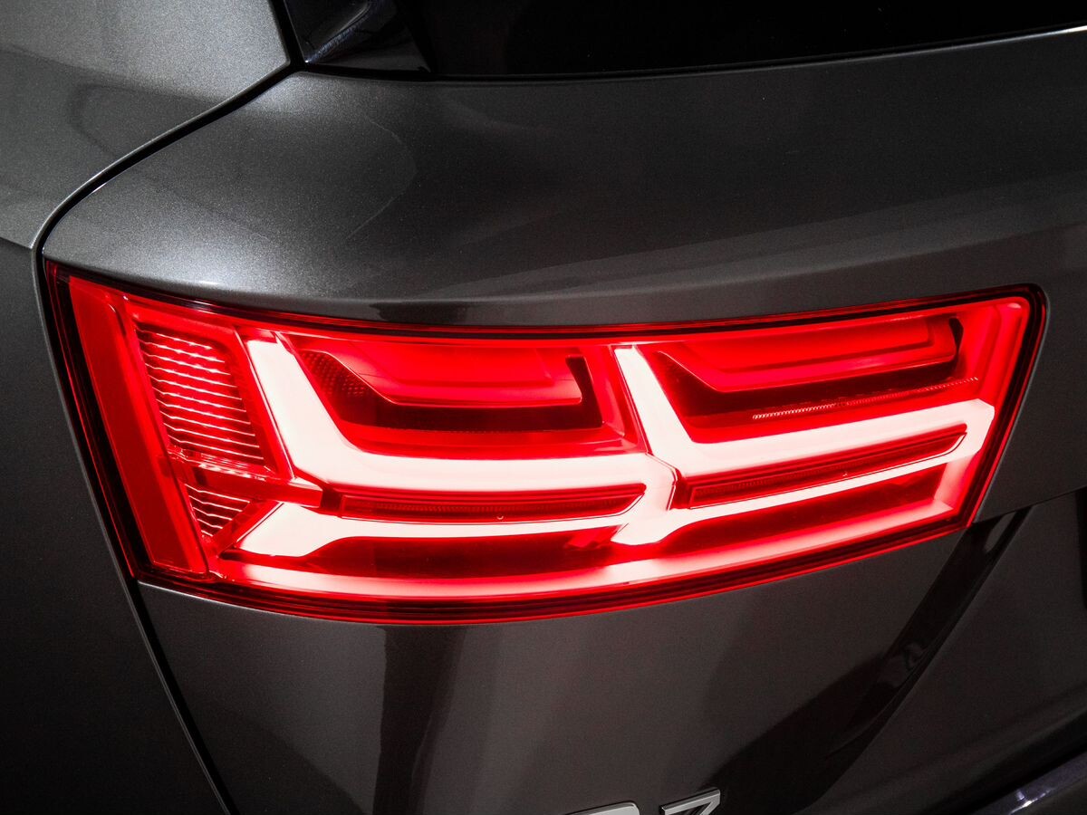 Audi Q7 2019 - фото автомобиля