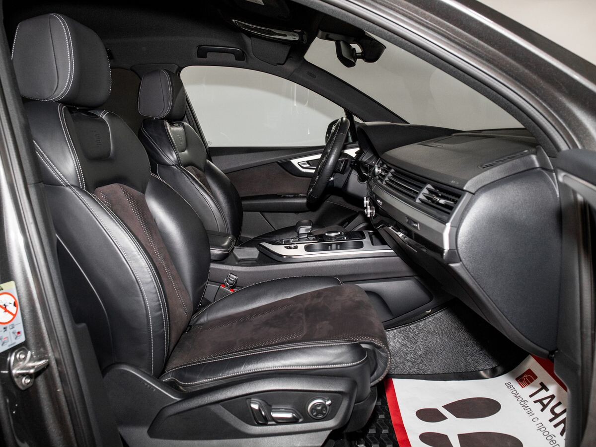 Audi Q7 2019 - фото автомобиля
