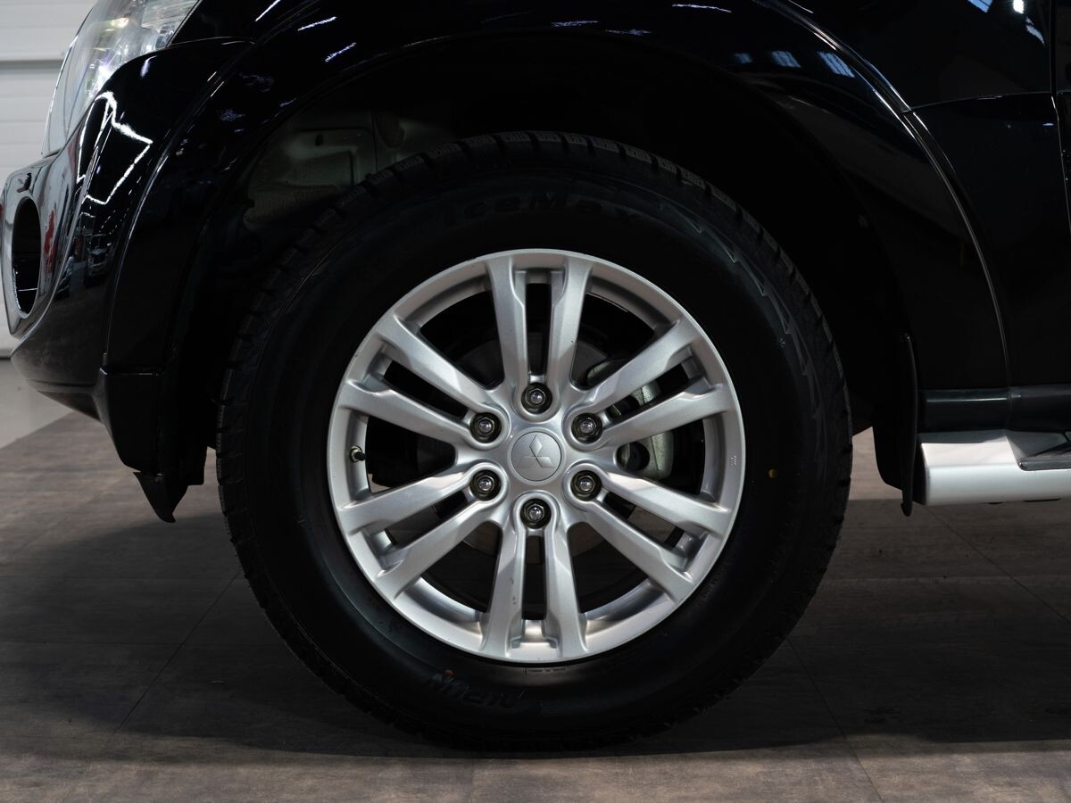 Mitsubishi Pajero 2011 - фото автомобиля