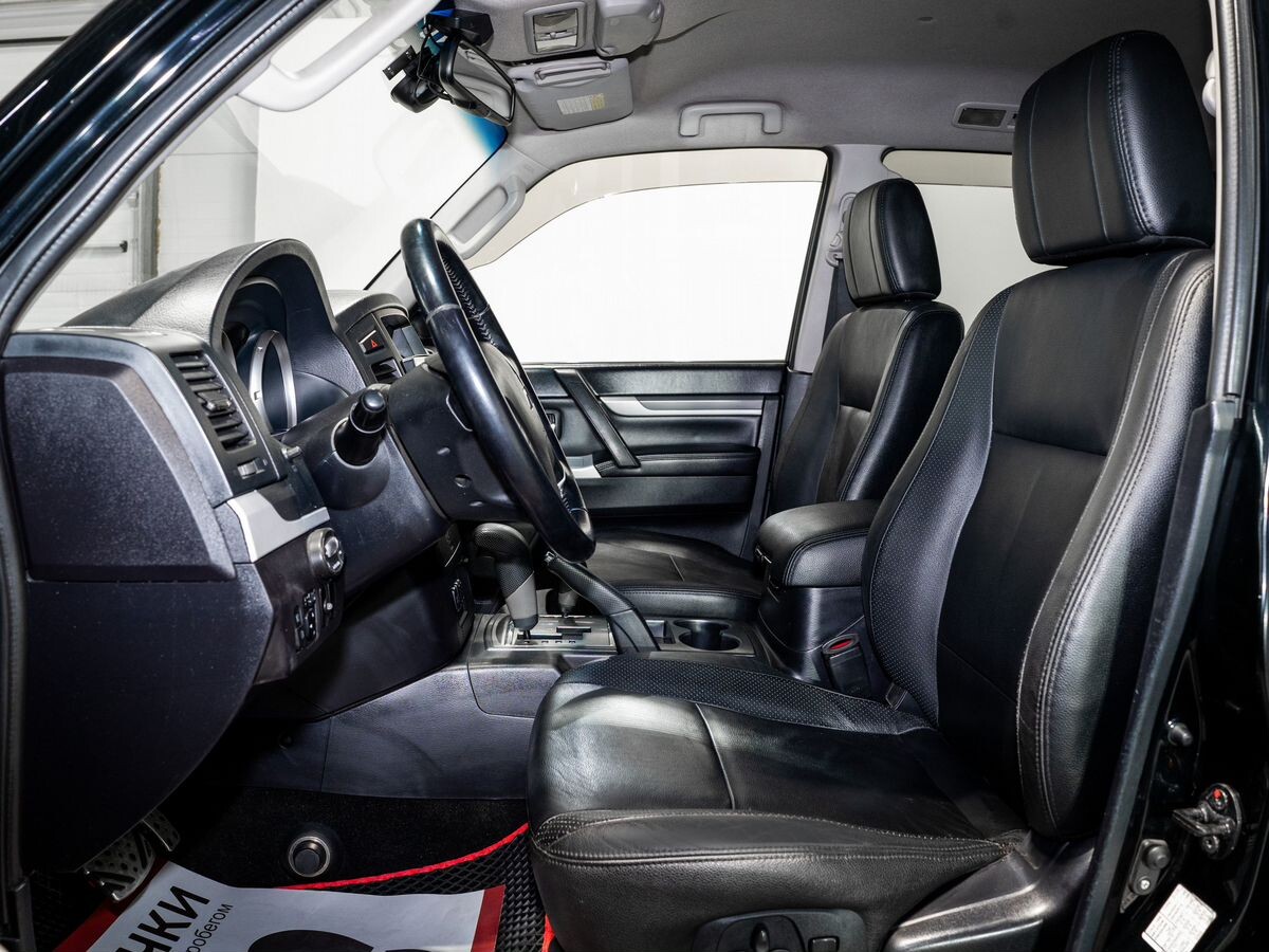 Mitsubishi Pajero 2011 - фото автомобиля