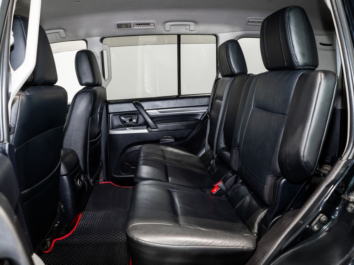 Mitsubishi Pajero 2011 - фото автомобиля