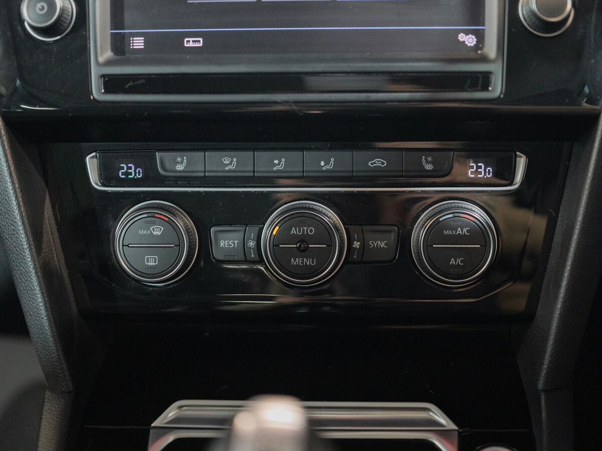 Volkswagen Passat 2015 - фото автомобиля