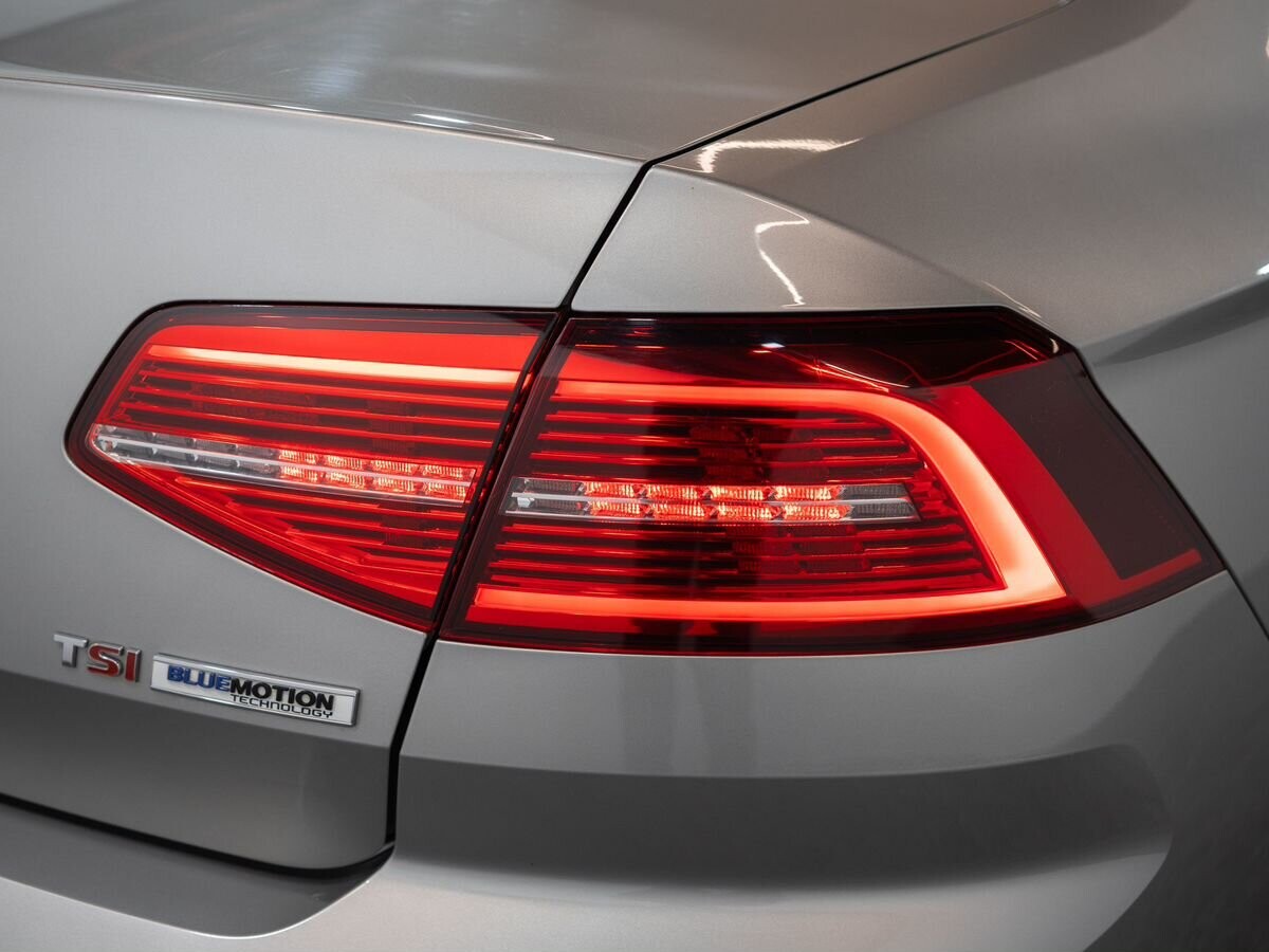 Volkswagen Passat 2015 - фото автомобиля