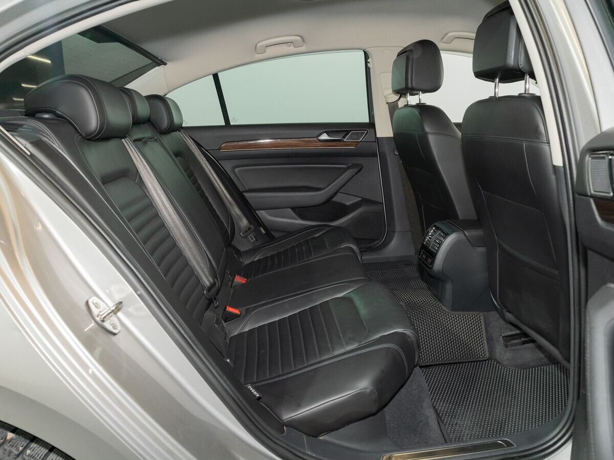 Volkswagen Passat 2015 - фото автомобиля