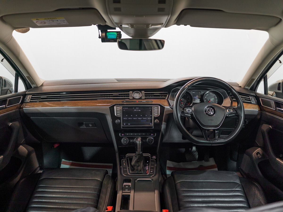 Volkswagen Passat 2015 - фото автомобиля