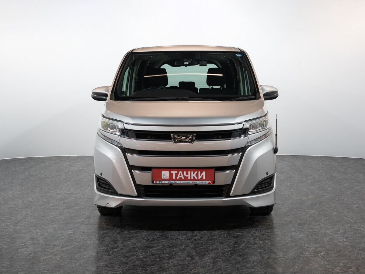 Toyota Noah 2018 - фото автомобиля