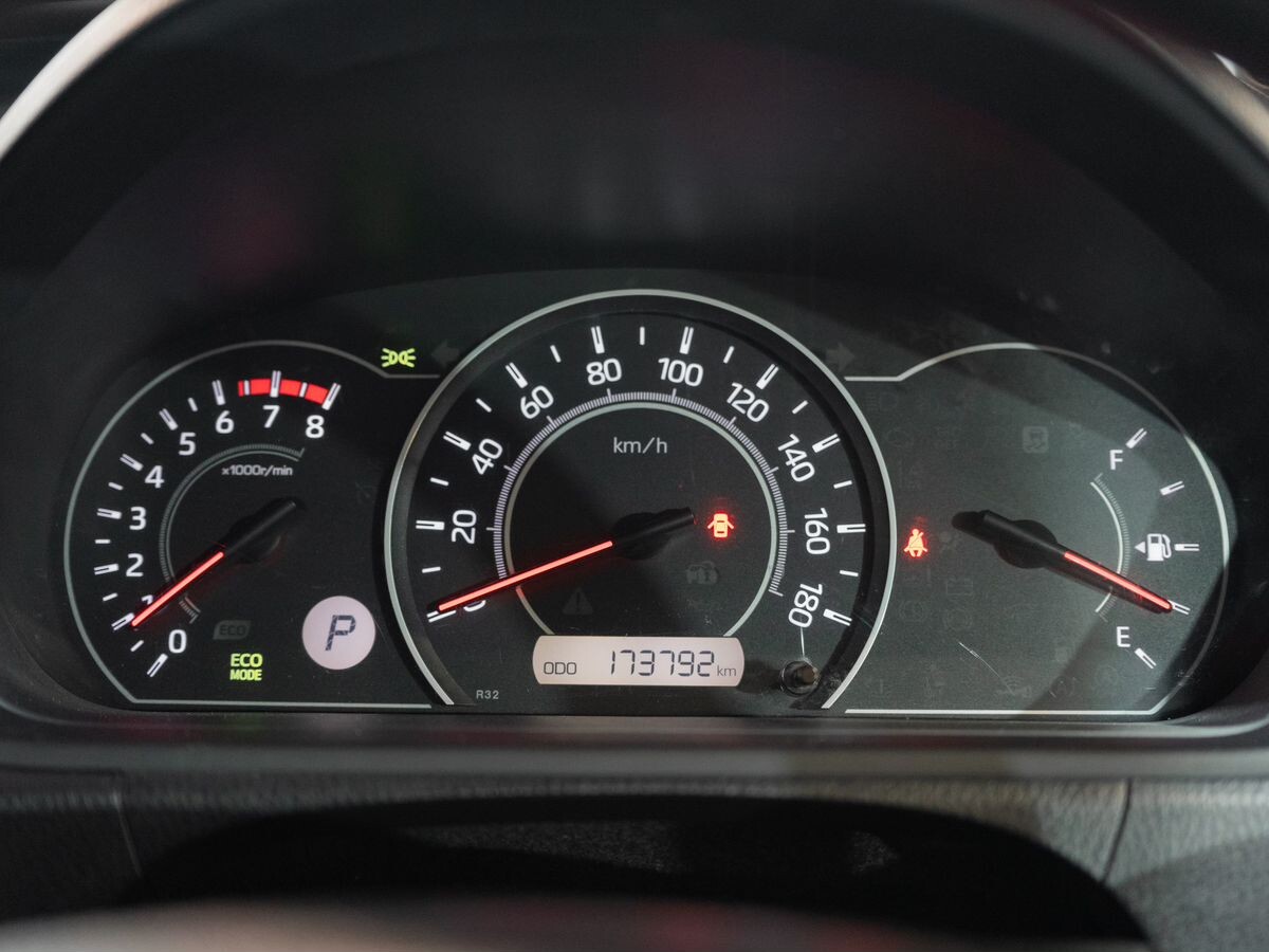 Toyota Noah 2018 - фото автомобиля