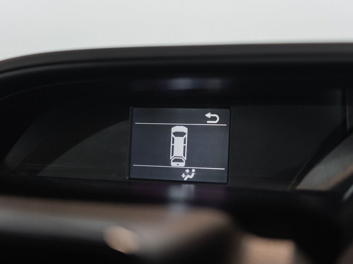 Toyota Noah 2018 - фото автомобиля