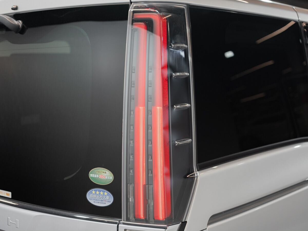 Toyota Noah 2018 - фото автомобиля