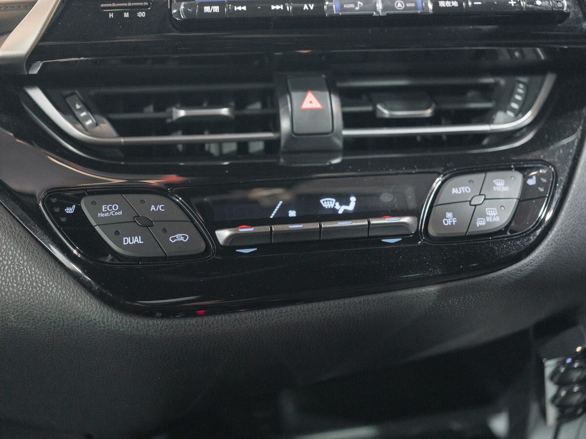 Toyota C-HR 2018 - фото автомобиля