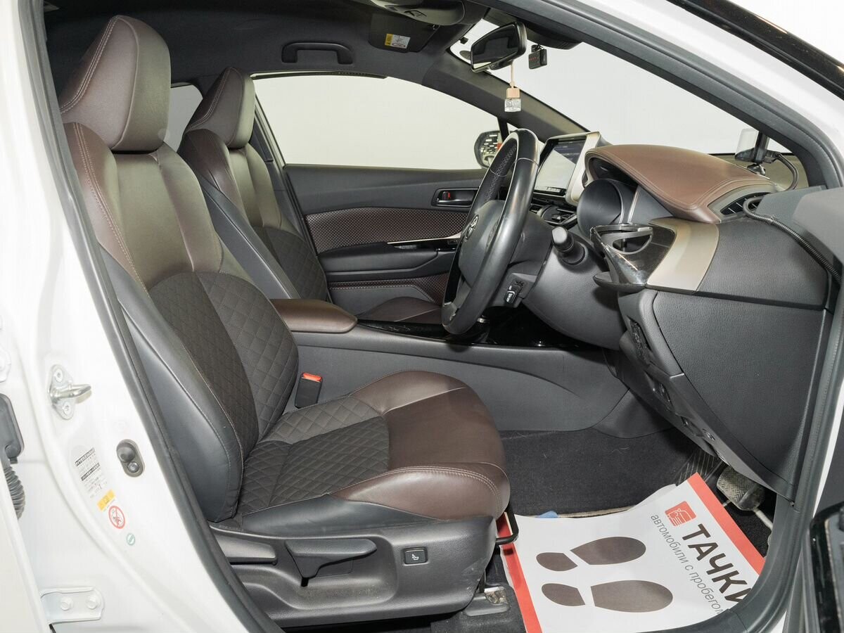 Toyota C-HR 2018 - фото автомобиля