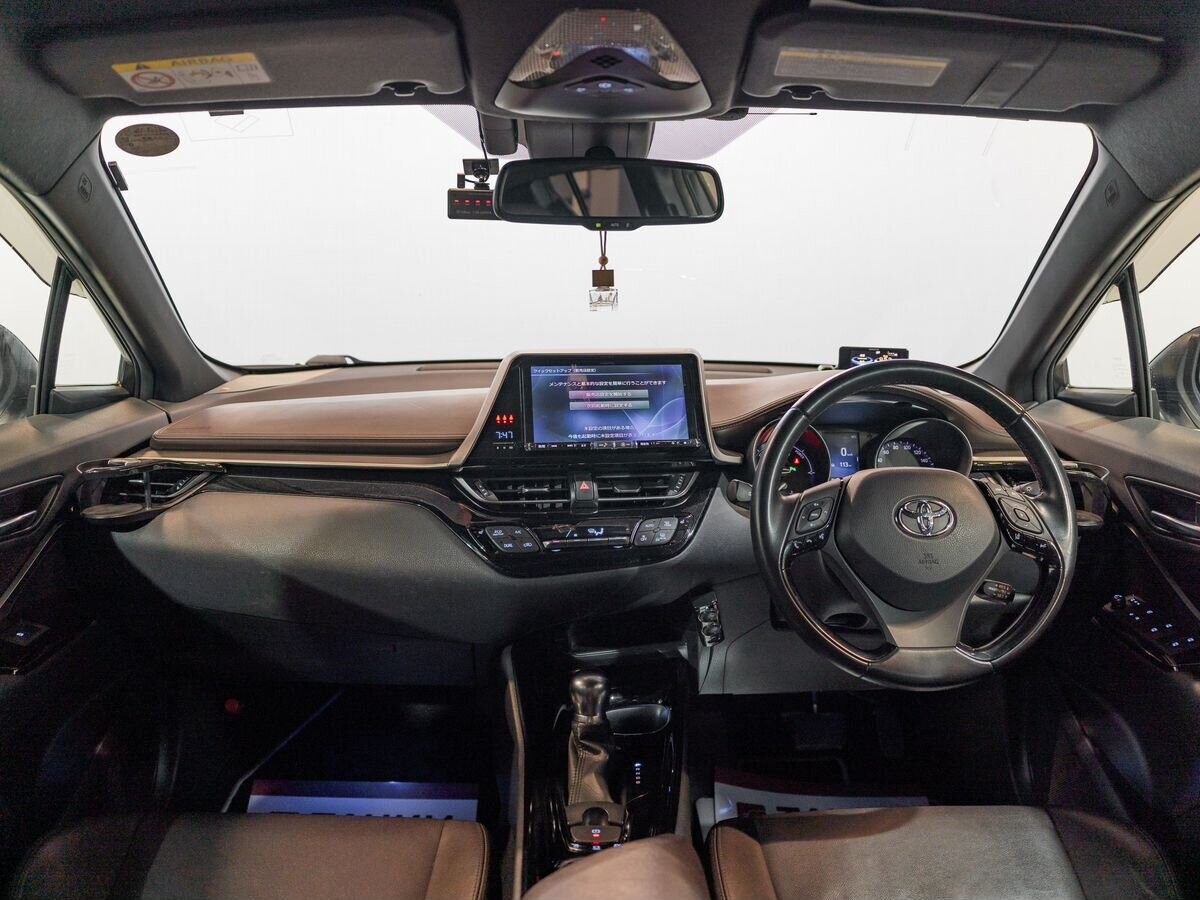 Toyota C-HR 2018 - фото автомобиля