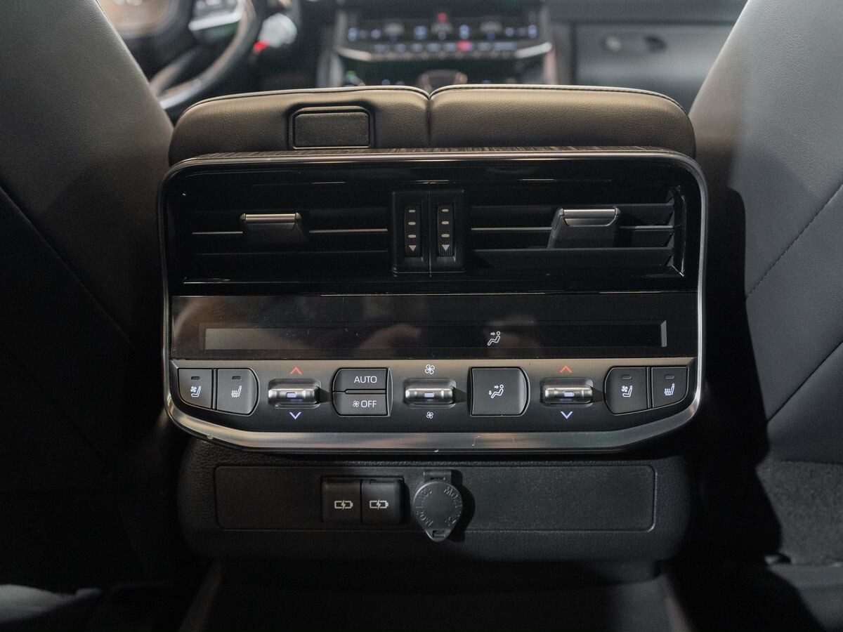 Toyota Land Cruiser 2021 - фото автомобиля