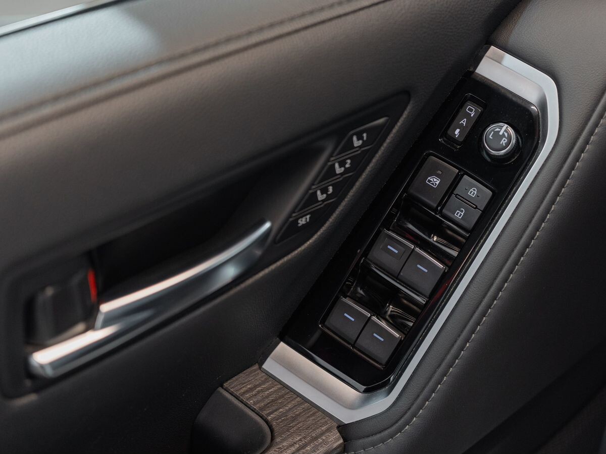 Toyota Land Cruiser 2021 - фото автомобиля