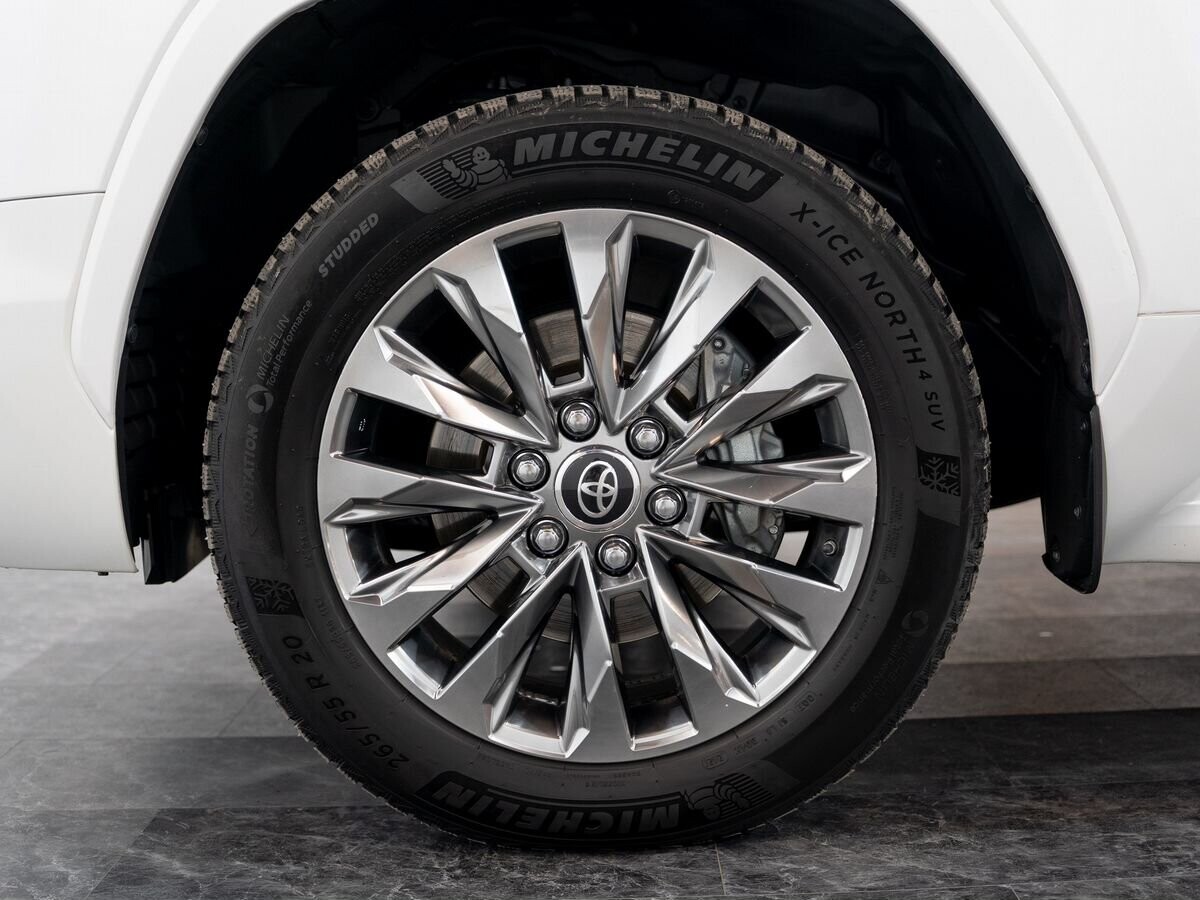 Toyota Land Cruiser 2021 - фото автомобиля