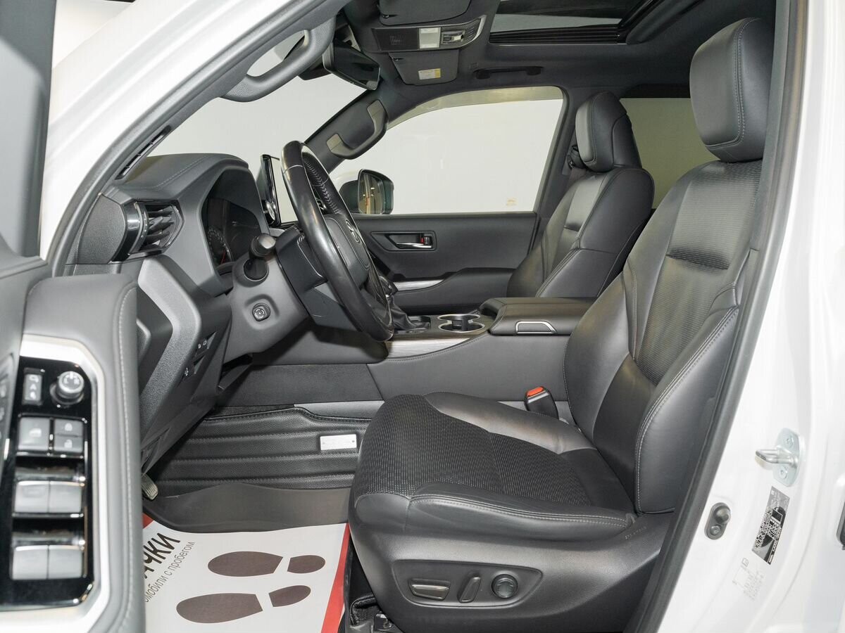 Toyota Land Cruiser 2021 - фото автомобиля