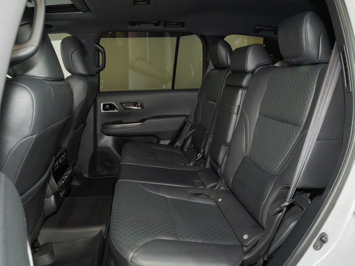 Toyota Land Cruiser 2021 - фото автомобиля