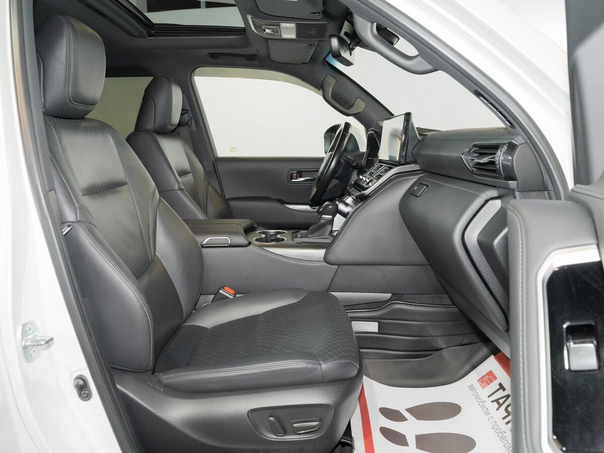 Toyota Land Cruiser 2021 - фото автомобиля