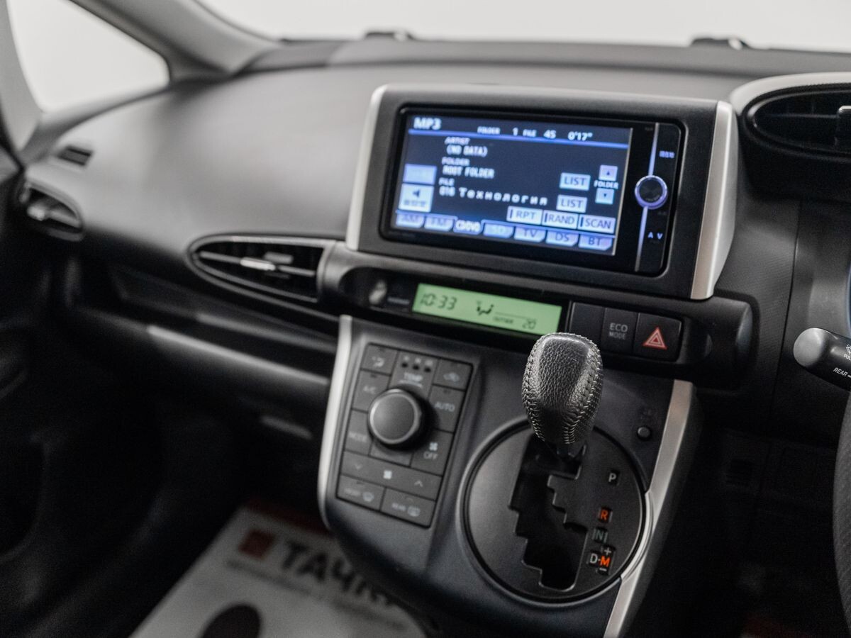 Toyota Wish 2010 - фото автомобиля