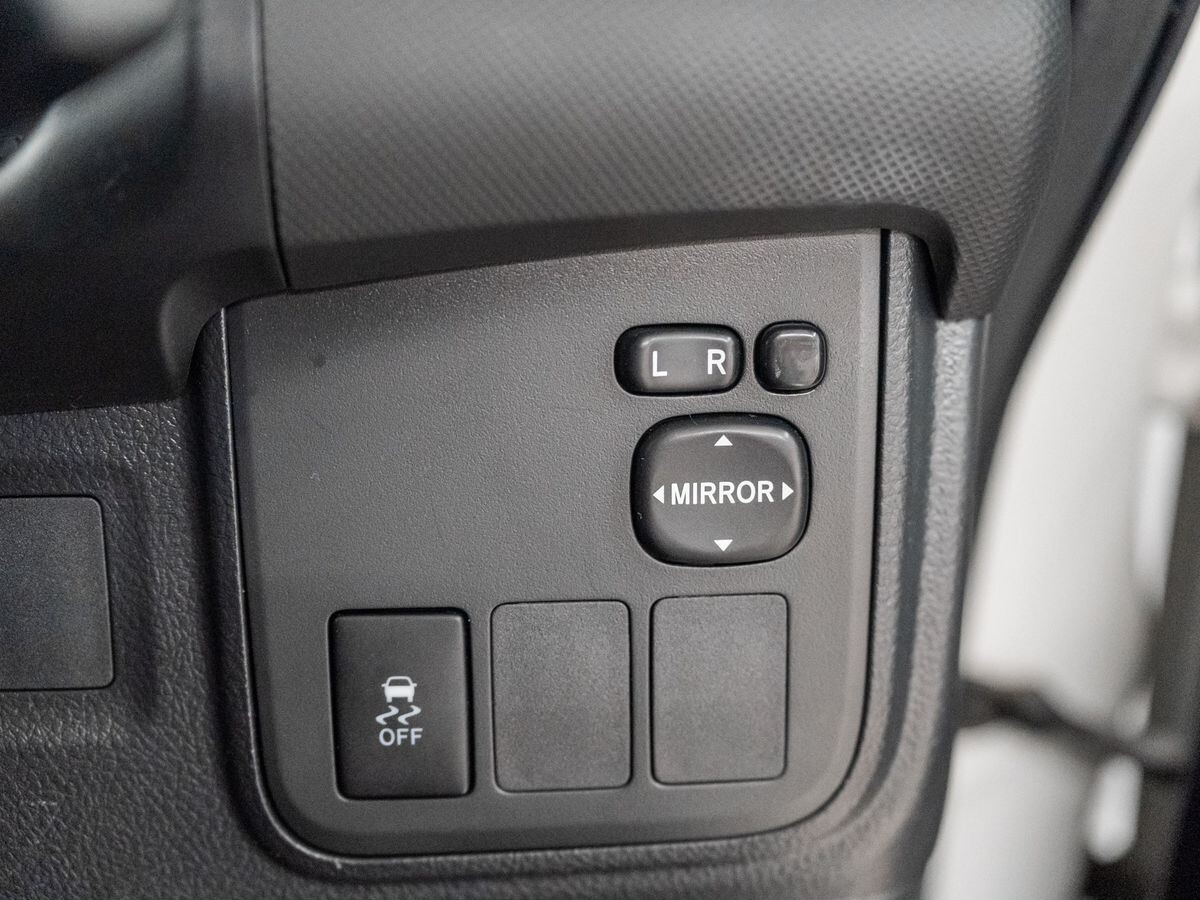 Toyota Wish 2010 - фото автомобиля