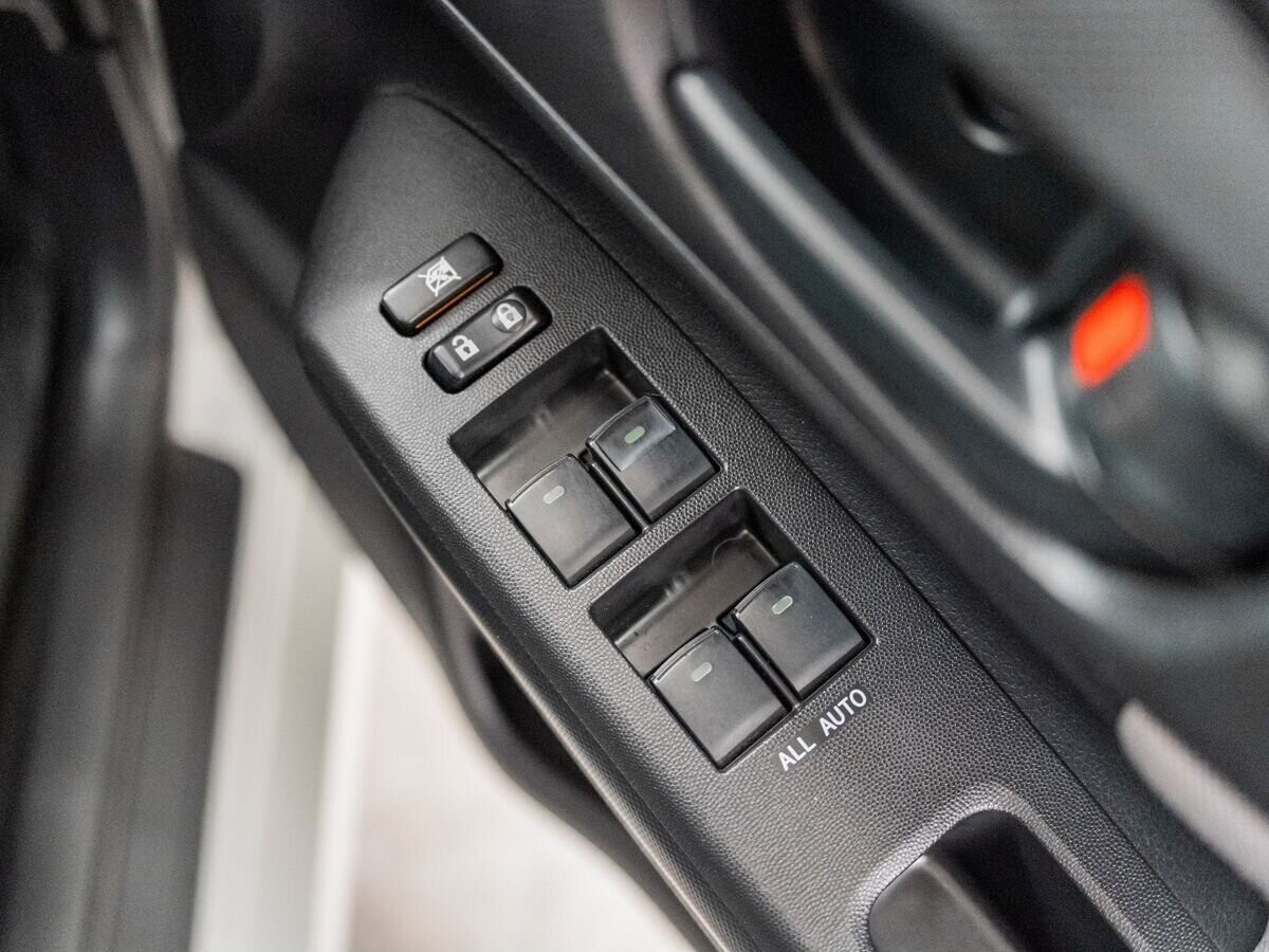 Toyota Wish 2010 - фото автомобиля