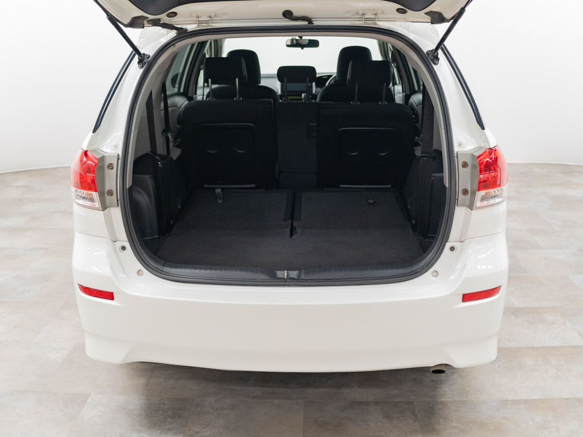 Toyota Wish 2010 - фото автомобиля