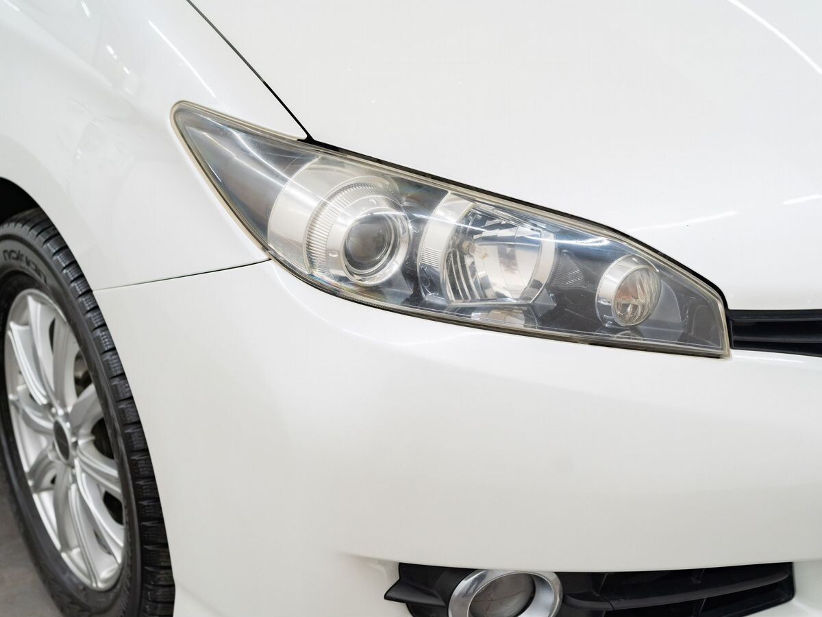 Toyota Wish 2010 - фото автомобиля