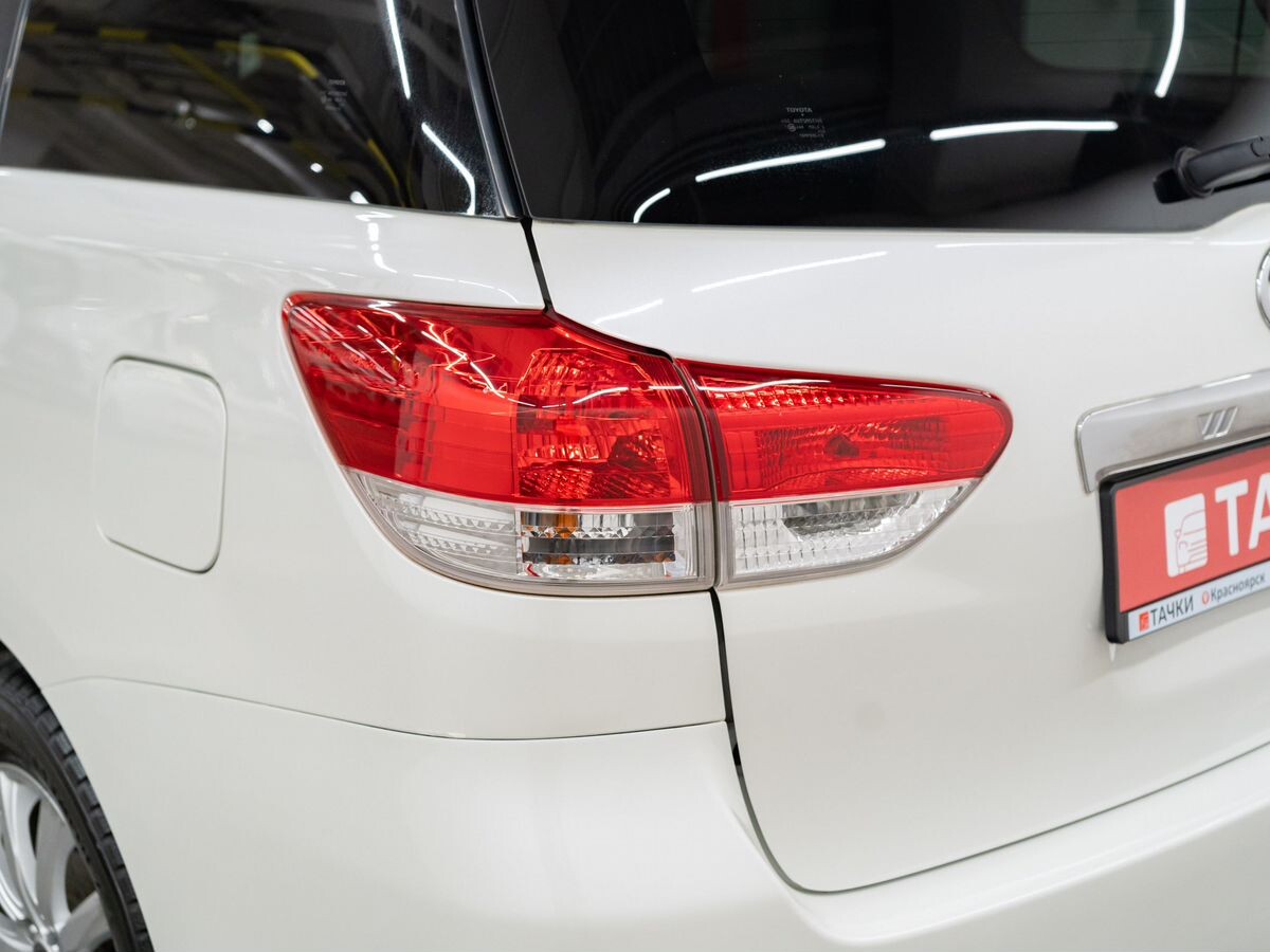 Toyota Wish 2010 - фото автомобиля