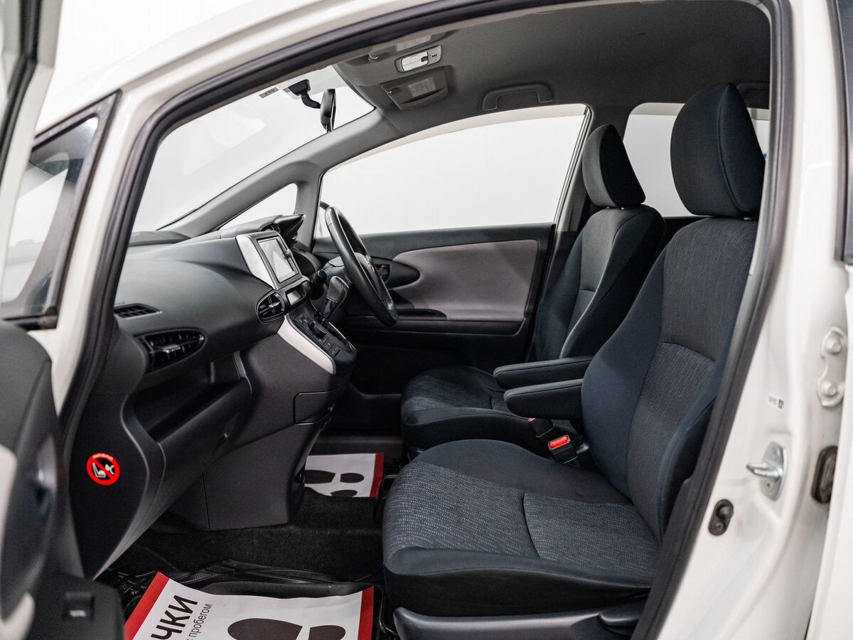 Toyota Wish 2010 - фото автомобиля