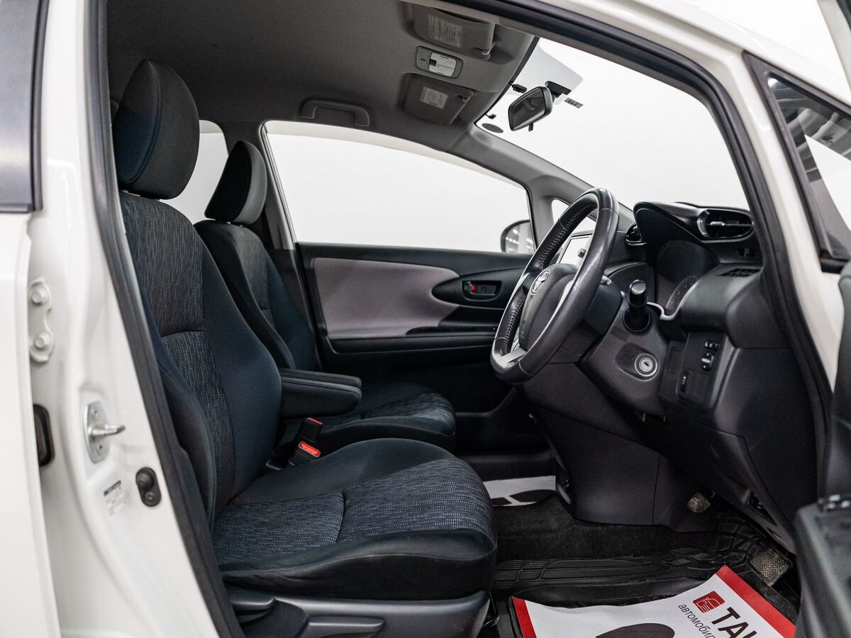 Toyota Wish 2010 - фото автомобиля