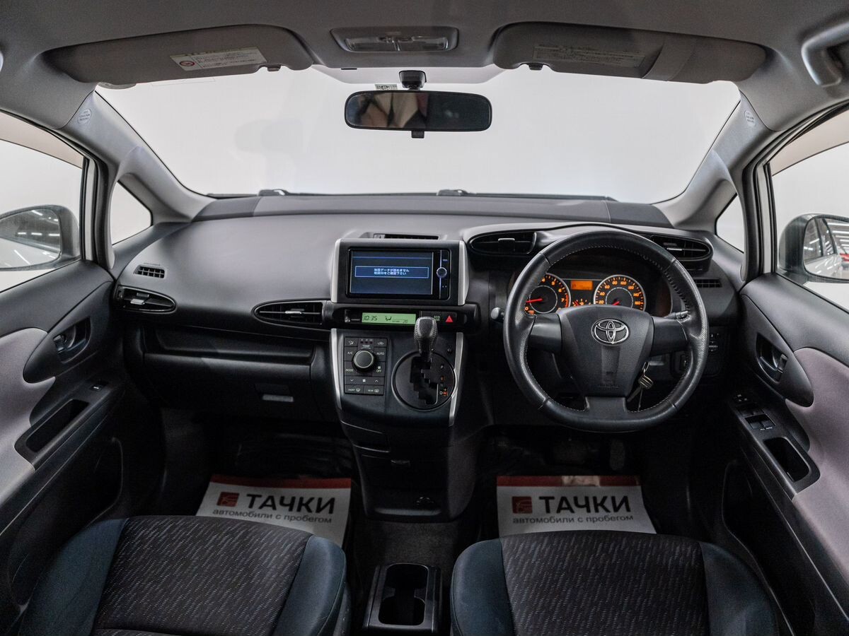 Toyota Wish 2010 - фото автомобиля