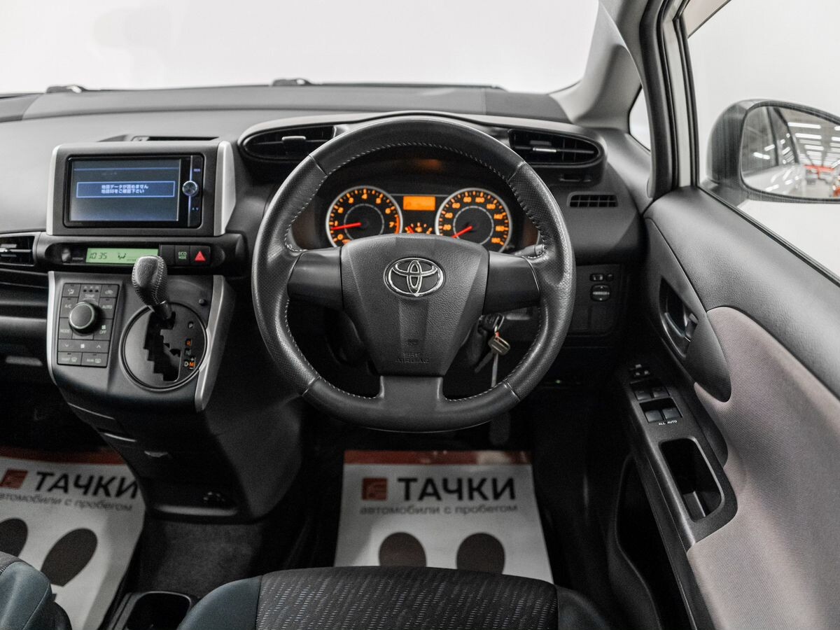 Toyota Wish 2010 - фото автомобиля