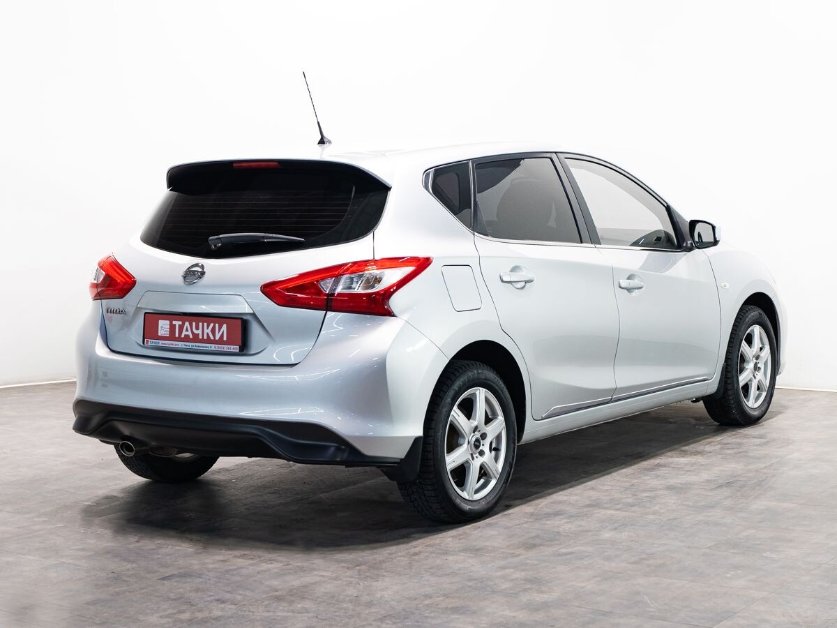 Nissan Tiida 2015 - фото автомобиля