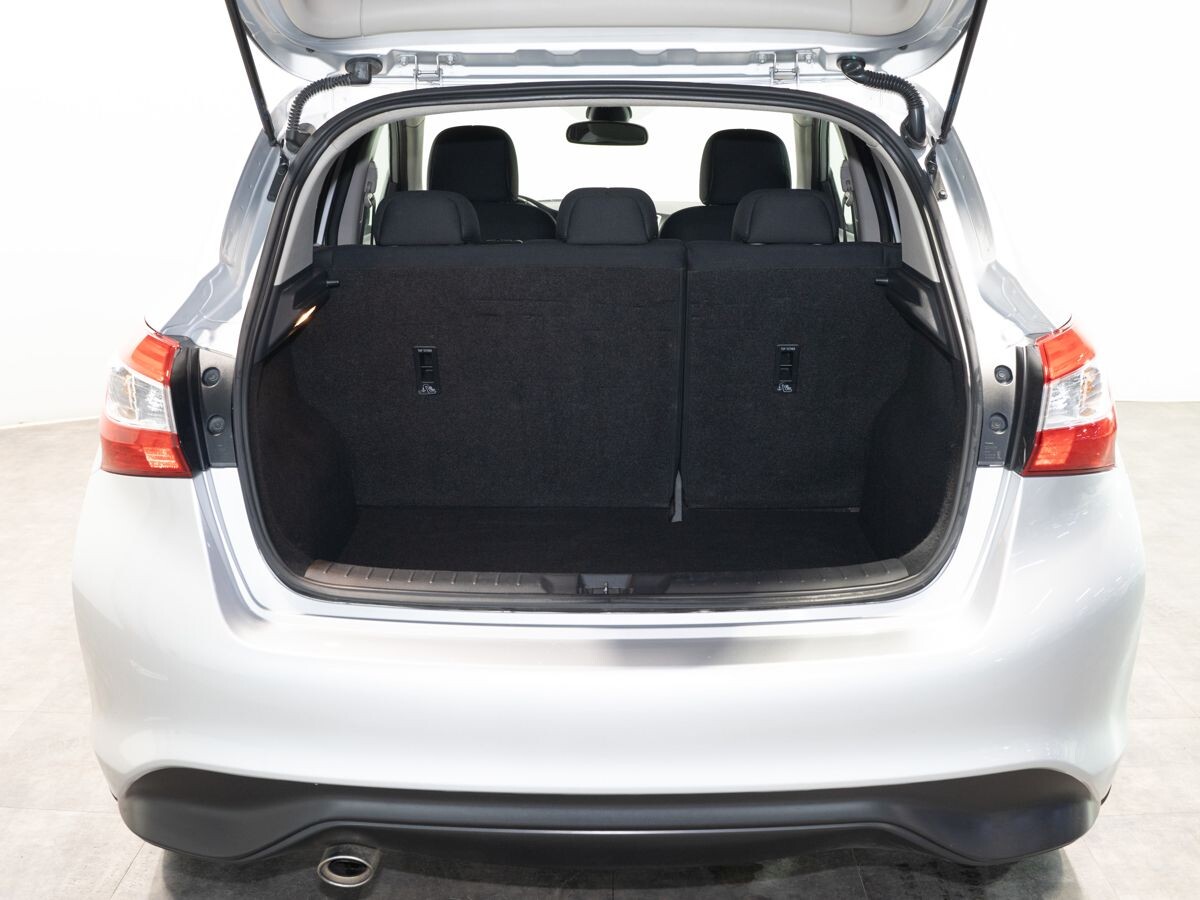 Nissan Tiida 2015 - фото автомобиля