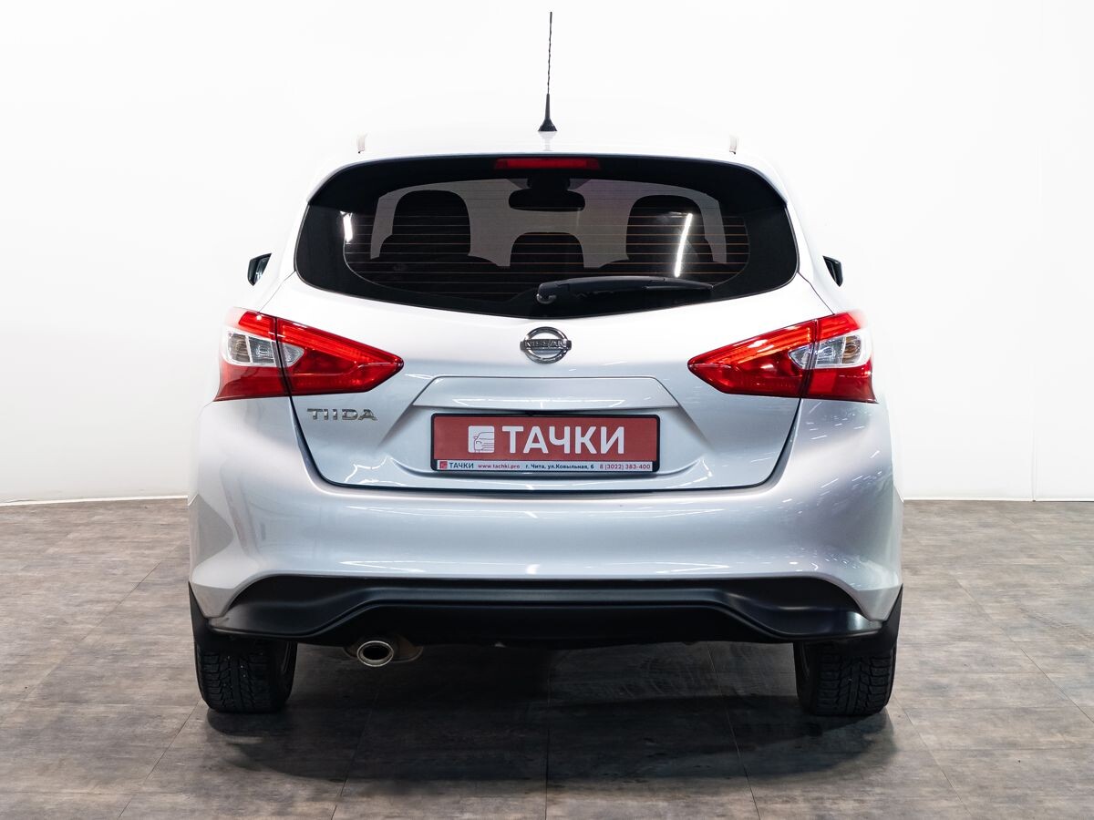 Nissan Tiida 2015 - фото автомобиля