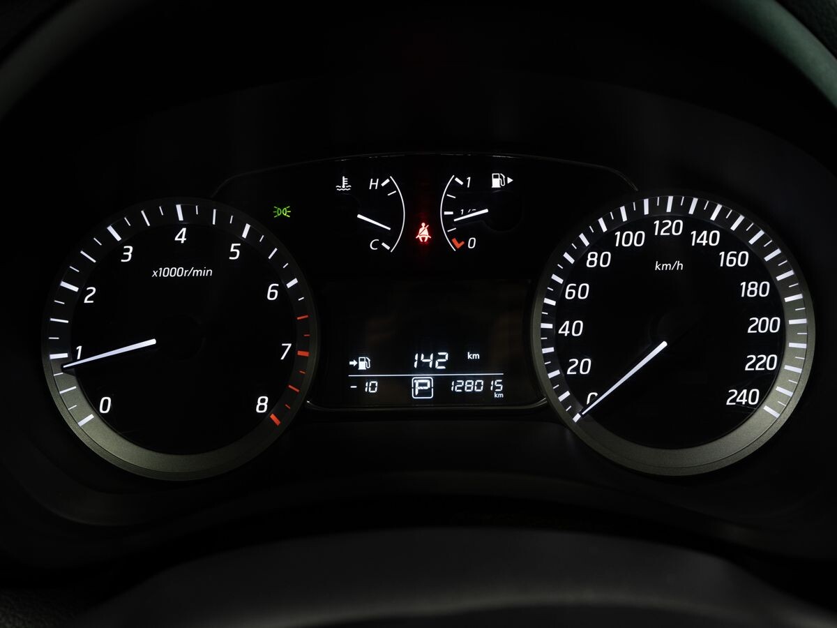 Nissan Tiida 2015 - фото автомобиля