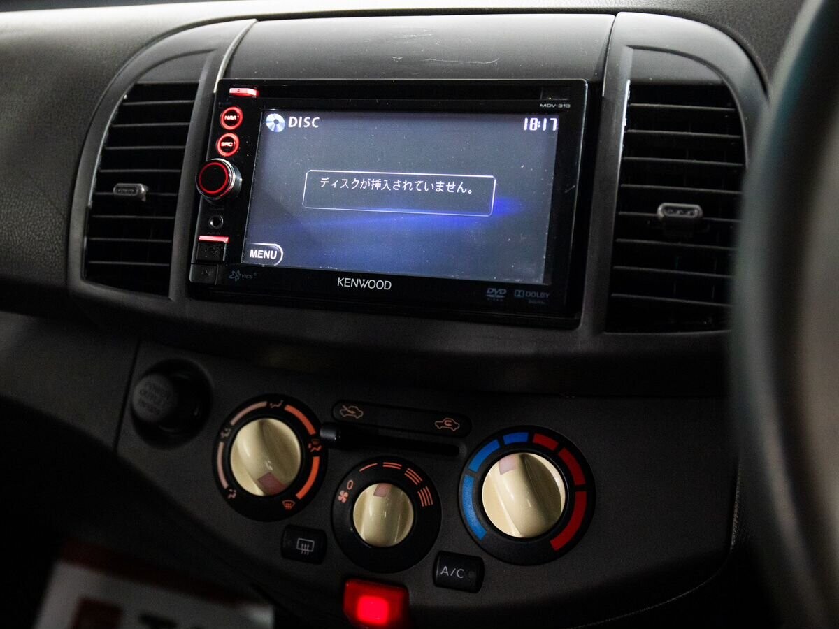 Nissan March 2010 - фото автомобиля