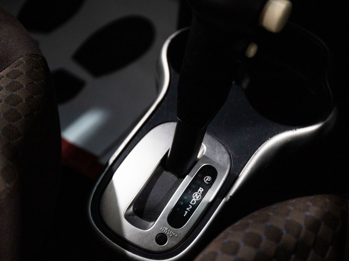 Nissan March 2010 - фото автомобиля