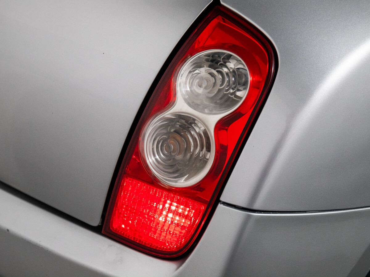 Nissan March 2010 - фото автомобиля