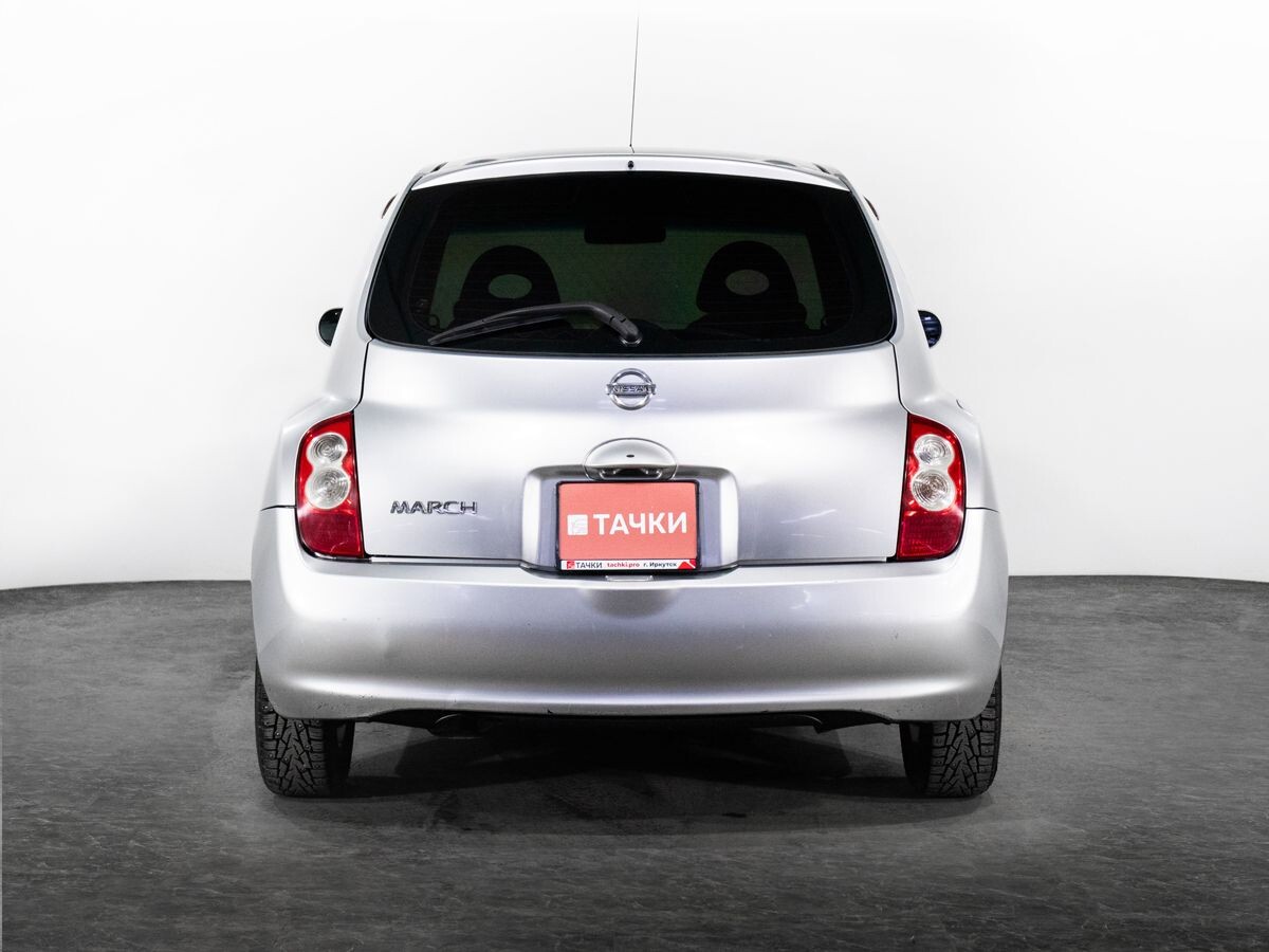 Nissan March 2010 - фото автомобиля