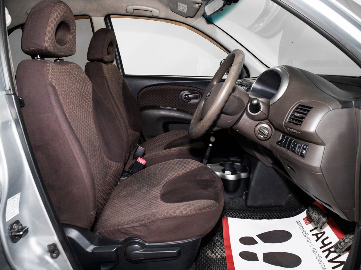 Nissan March 2010 - фото автомобиля