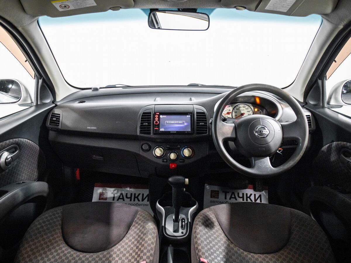 Nissan March 2010 - фото автомобиля